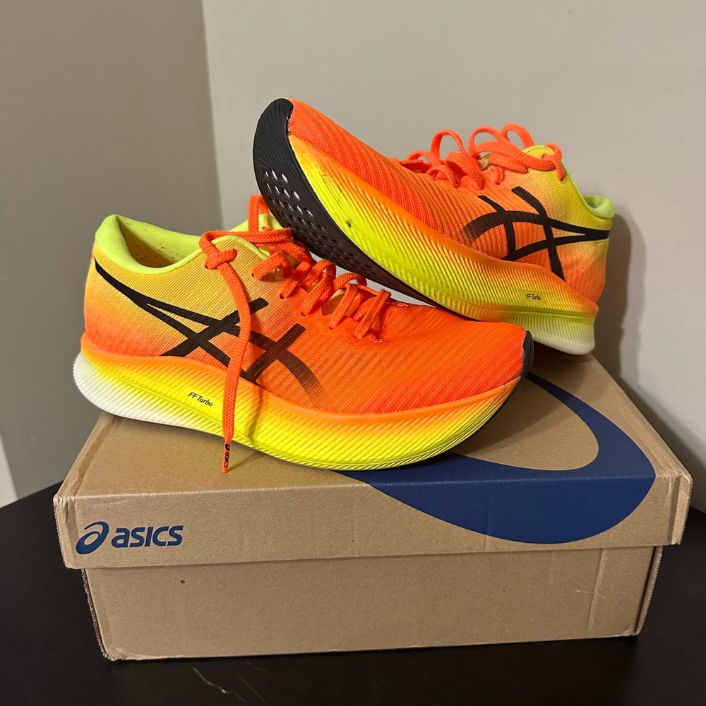 ASICS Women’s Metaspeed Sky Size 8.5
